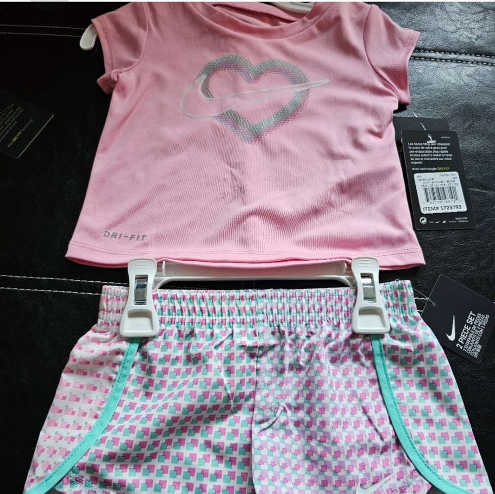Nike Infant Girl’s Dri-Fit T-Shirt & Shorts set (2-pieces) 18m nwt, pink - Picture 2 of 5